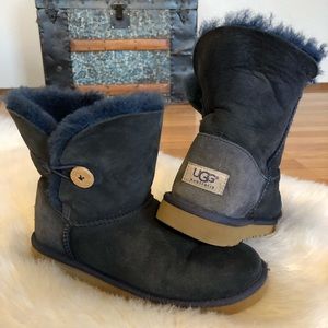 UGG Bailey Boots with Button Short